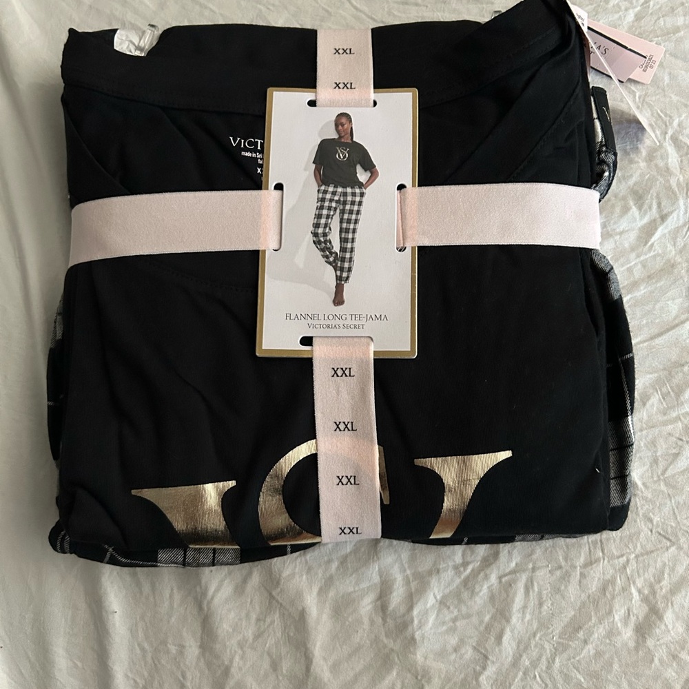 Victoria's Secret Black and White Flannel Long Tee-Jama